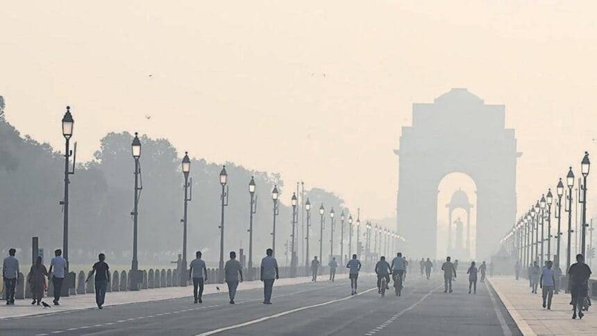 दिल्ली में हवा की गुणवत्ता खराब होकर 'खराब' हुई, न्यूनतम तापमान 20°C से नीचे रहा | नवीनतम समाचार भारत