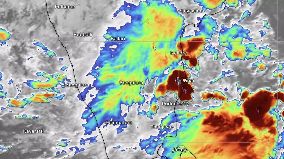 खाड़ी पर दबाव बढ़ने से तमिलनाडु, तटीय आंध्र प्रदेश के कुछ हिस्सों में अत्यधिक भारी बारिश देखी गई