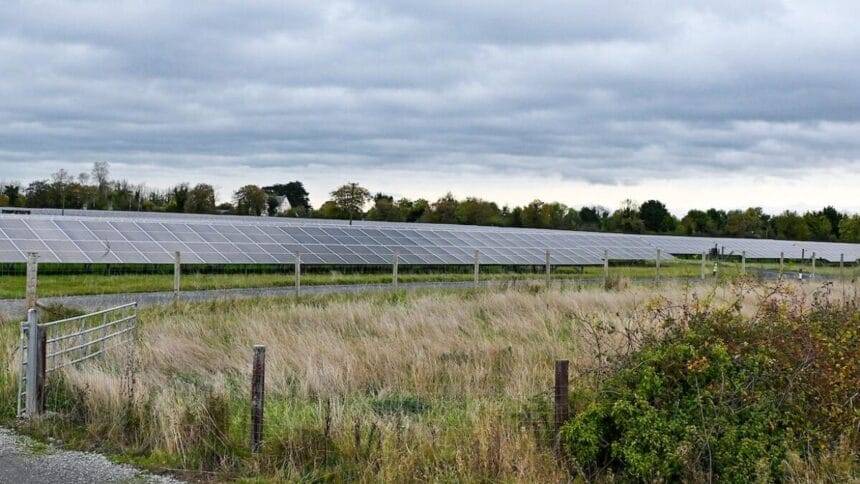 सौर फार्मों पर योजना दिशानिर्देशों में सुधार की आवश्यकता है - ओ'रूर्के