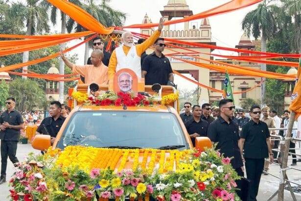 पीएम मोदी आज काशी में कई विकास परियोजनाओं की करेंगे शुरुआत (File Photo)