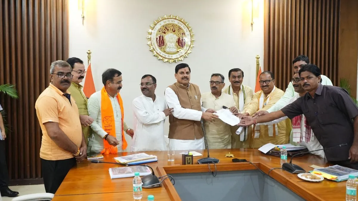 बीकेएस के नेताओं ने एमपी के सीएम को दिया ज्ञापन (फोटो : किसान तक)