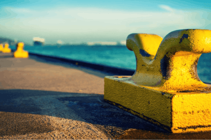 हड़ताल से अमेरिकी अटलांटिक और खाड़ी तट के बंदरगाह ठप हो गए