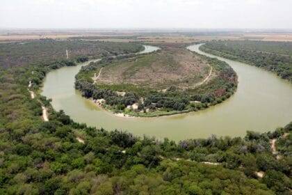 टेक्सास एजी कमिश्नर ने किसानों को पानी के लिए रियो ग्रांडे का दोहन करने की अनुमति दी