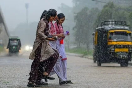 मौसम विभाग के अनुसार आने वाले दिनों में भारी बारिश की संभावना नहीं है (File Photo)
