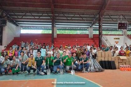 डोलर बोंगाबोंग, मंसाले किसानों को कृषि उपकरण प्रदान करता है