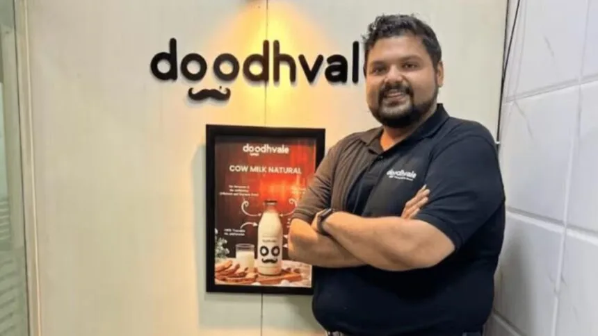 नौकरी छोड़ 30 करोड़ अमन जैन ने दूध कंपनी Doodhvale Farms खड़ी की.