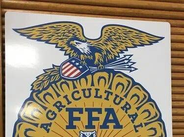 शीर्ष दक्षिण डकोटा कृषि शिक्षक गोल्डन आउल पुरस्कार के लिए नामांकन लिए जा रहे हैं