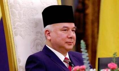 सुल्तान नाज़रीन ने मलेशिया के लिए तुन रजाक की विरासत और दृष्टिकोण पर पुस्तक लॉन्च की