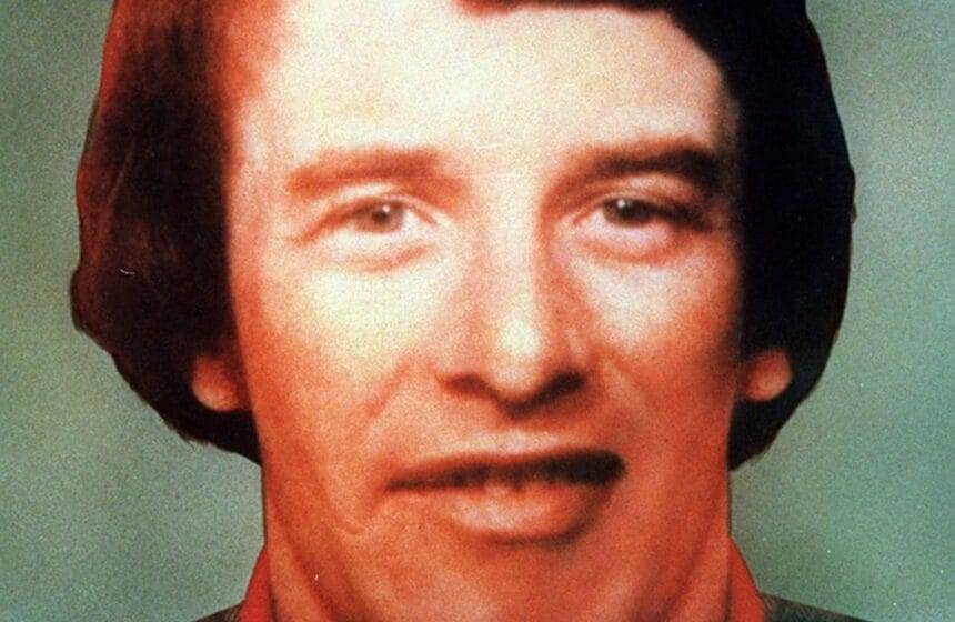 मुकदमे में हथियारों को आयात करने और छिपाने के लिए ब्रिटिश मिलीभगत की बात सुनी गई