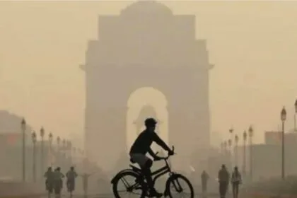 आज सुबह 8 बजे शहर का वायु गुणवत्ता सूचकांक (AQI) 219 दर्ज किया गया.