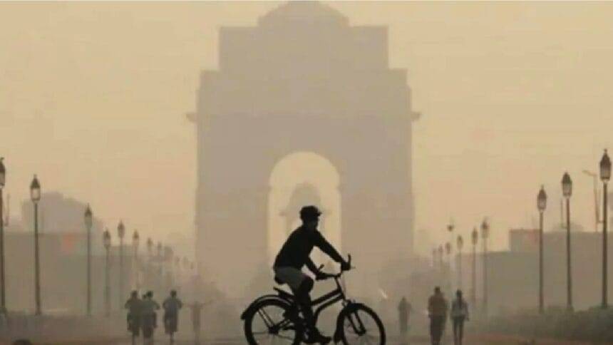 आज सुबह 8 बजे शहर का वायु गुणवत्ता सूचकांक (AQI) 219 दर्ज किया गया.