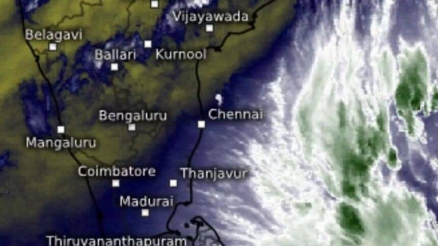 भारत मौसम विभाग ने खाड़ी के कम दबाव वाले क्षेत्र की तीव्रता को एक और दिन मंगलवार तक के लिए टाल दिया है